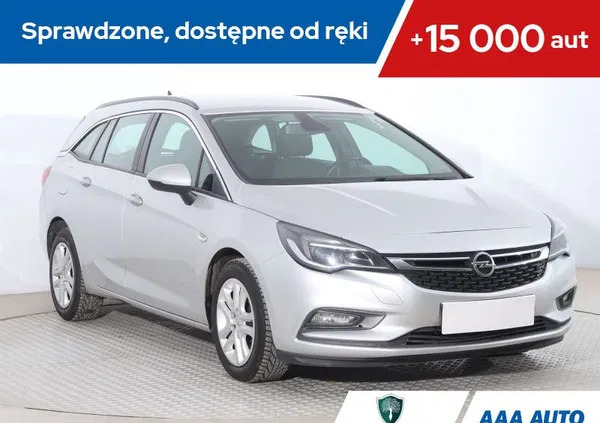 śląskie Opel Astra cena 38000 przebieg: 171466, rok produkcji 2017 z Wolbrom